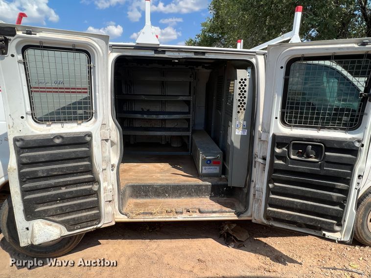 image for item MQ9810 2009 Chevrolet Express 1500  van