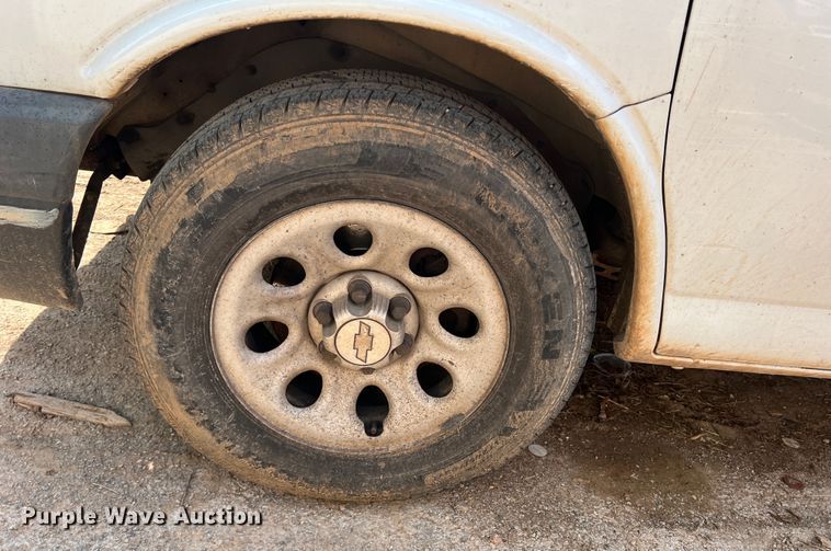 image for item MQ9810 2009 Chevrolet Express 1500  van