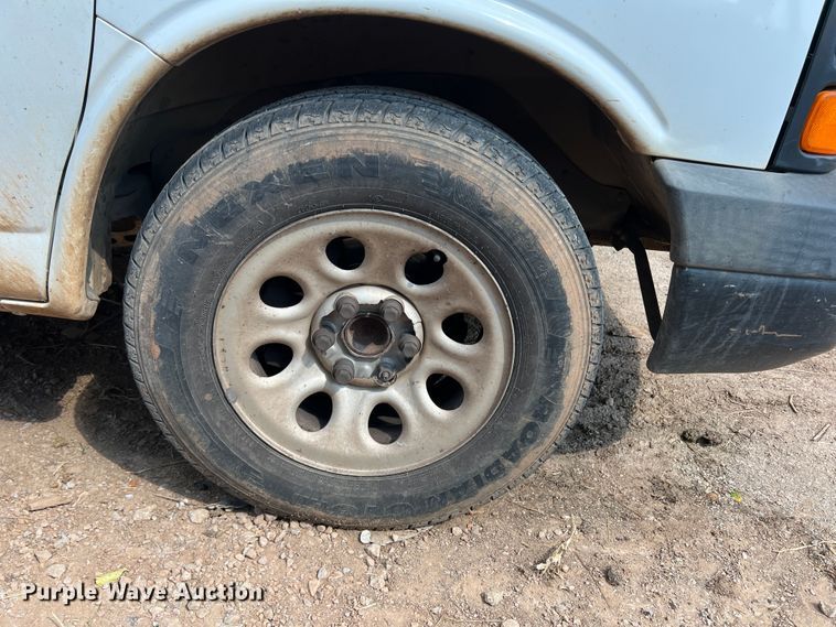 image for item MQ9810 2009 Chevrolet Express 1500  van