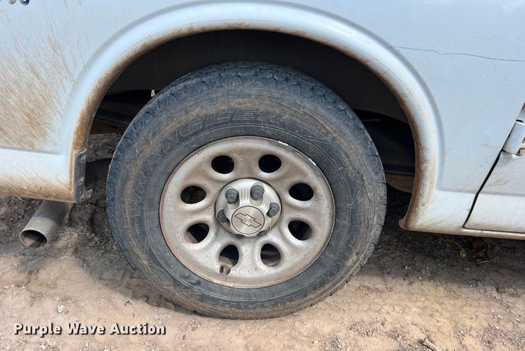 image for item MQ9810 2009 Chevrolet Express 1500  van