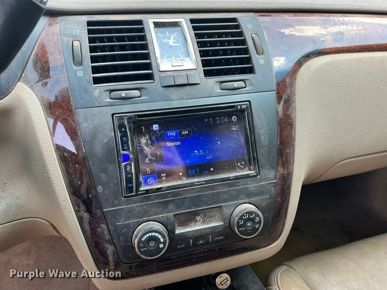 image for item MQ9811 2006 Cadillac DTS  passenger vehicle