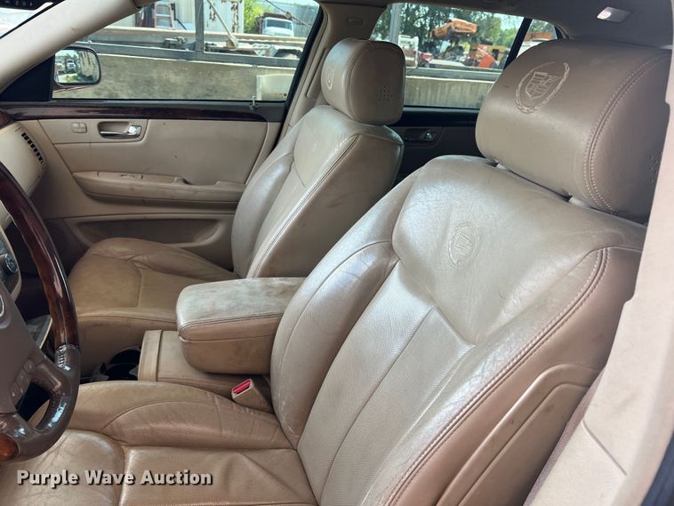 image for item MQ9811 2006 Cadillac DTS  passenger vehicle