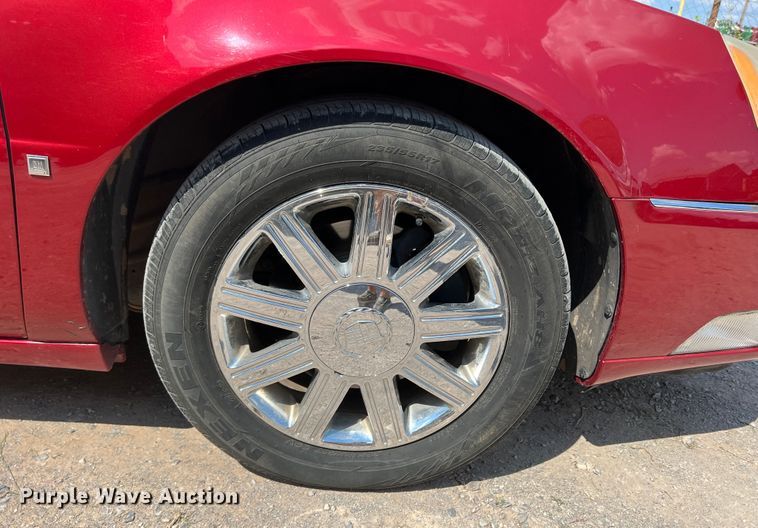 image for item MQ9811 2006 Cadillac DTS  passenger vehicle