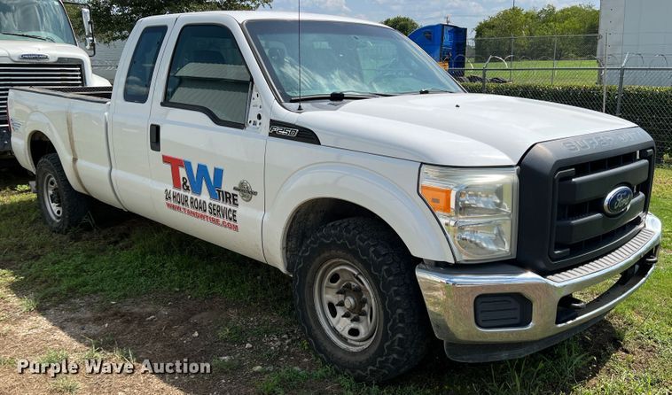 image for item MQ9816 2011 Ford F250 Super Duty  Ext. Cab pickup truck