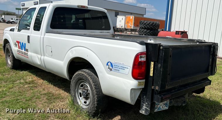 image for item MQ9816 2011 Ford F250 Super Duty  Ext. Cab pickup truck