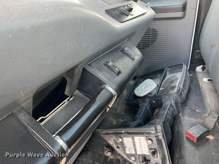 image for item MQ9816 2011 Ford F250 Super Duty  Ext. Cab pickup truck