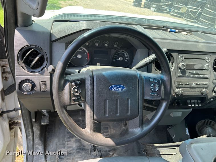 image for item MQ9816 2011 Ford F250 Super Duty  Ext. Cab pickup truck