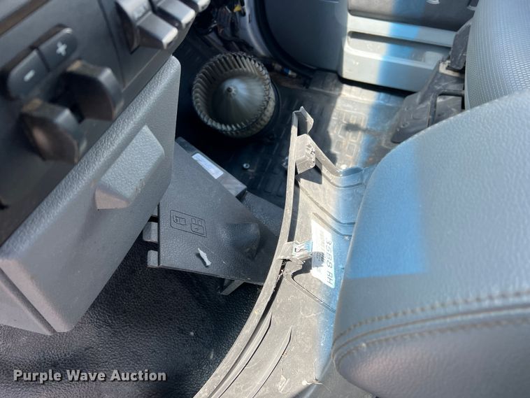 image for item MQ9816 2011 Ford F250 Super Duty  Ext. Cab pickup truck