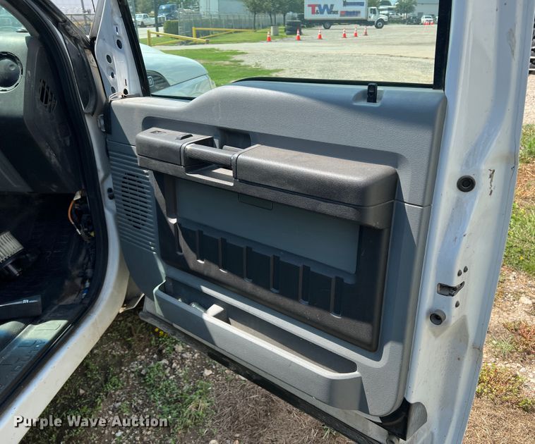 image for item MQ9816 2011 Ford F250 Super Duty  Ext. Cab pickup truck