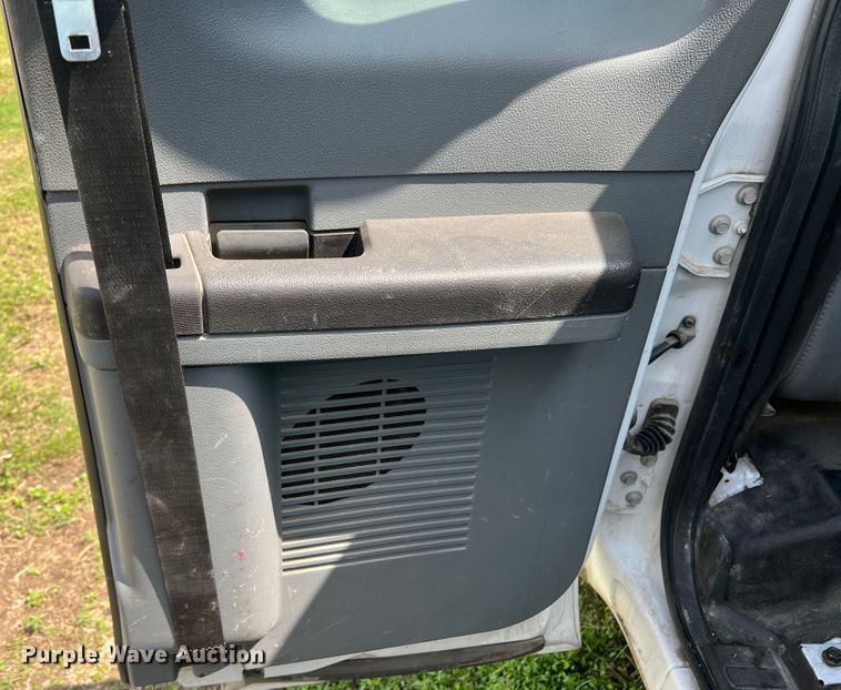 image for item MQ9816 2011 Ford F250 Super Duty  Ext. Cab pickup truck