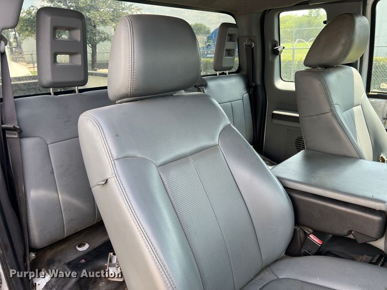 image for item MQ9816 2011 Ford F250 Super Duty  Ext. Cab pickup truck