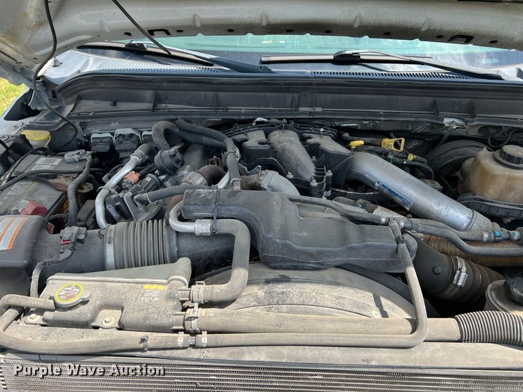 image for item MQ9816 2011 Ford F250 Super Duty  Ext. Cab pickup truck