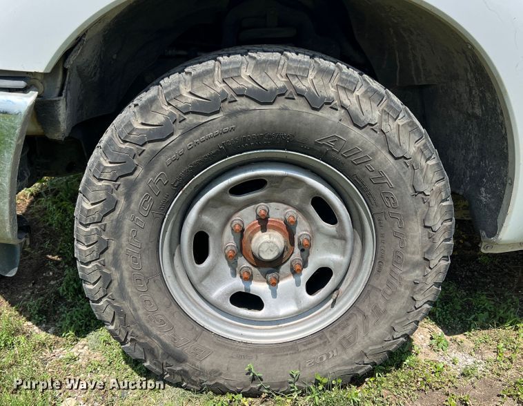 image for item MQ9816 2011 Ford F250 Super Duty  Ext. Cab pickup truck