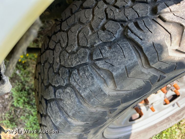 image for item MQ9816 2011 Ford F250 Super Duty  Ext. Cab pickup truck