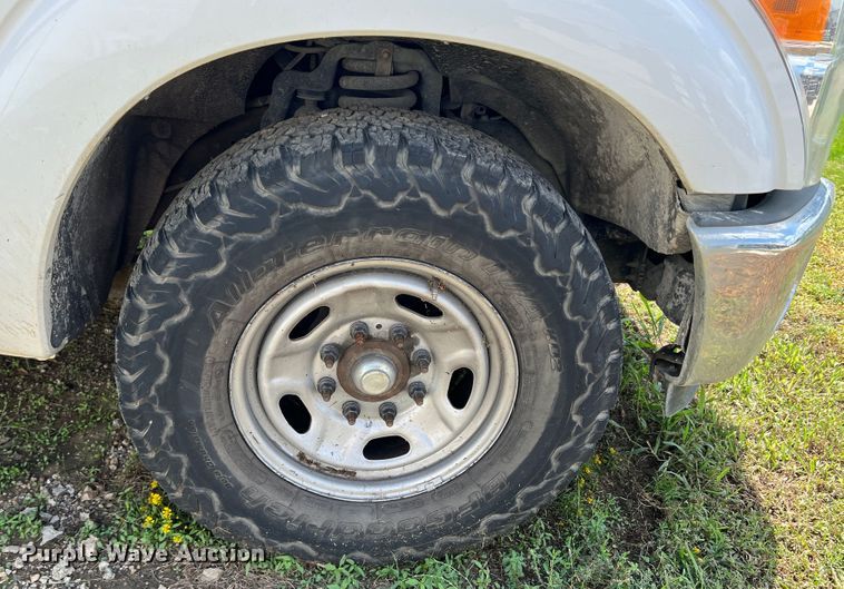 image for item MQ9816 2011 Ford F250 Super Duty  Ext. Cab pickup truck