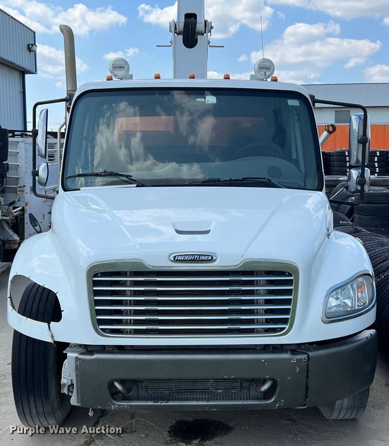 image for item MQ9817 2012 Freightliner Business Class M2 106  crane truck