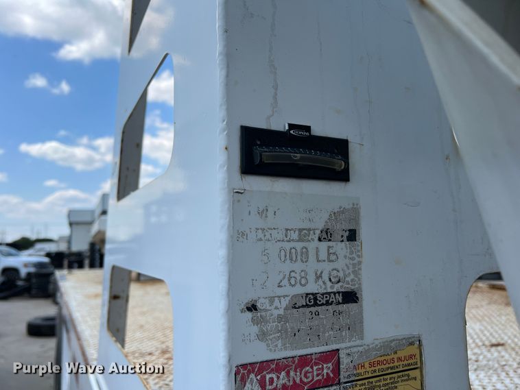 image for item MQ9817 2012 Freightliner Business Class M2 106  crane truck