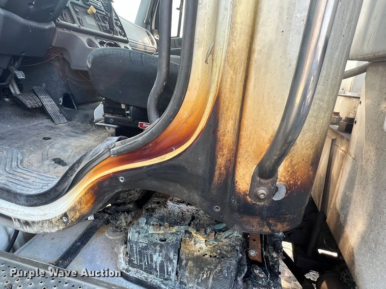 image for item MQ9817 2012 Freightliner Business Class M2 106  crane truck