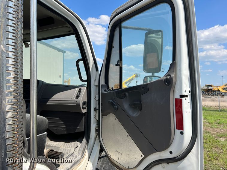 image for item MQ9817 2012 Freightliner Business Class M2 106  crane truck