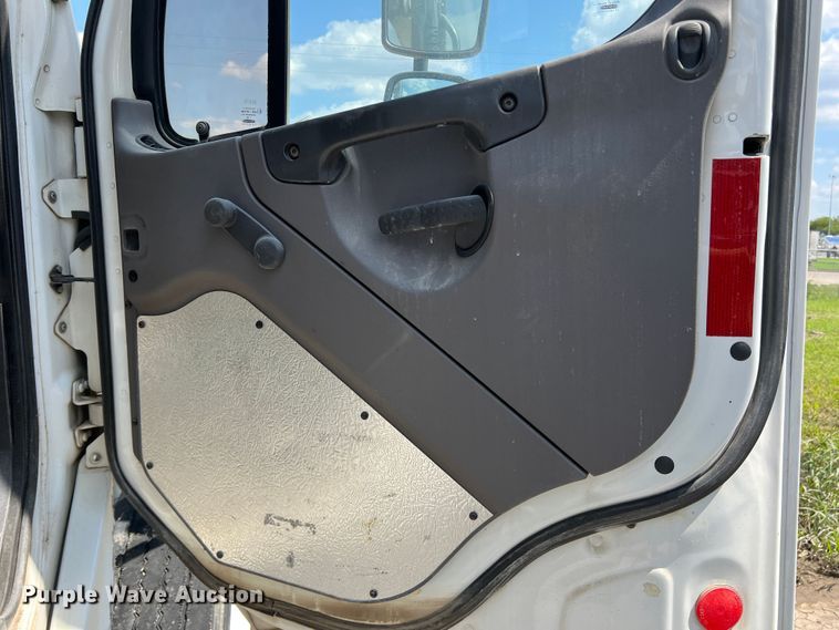 image for item MQ9817 2012 Freightliner Business Class M2 106  crane truck