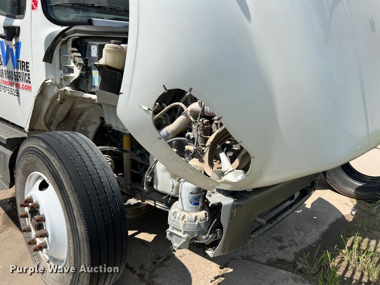 image for item MQ9817 2012 Freightliner Business Class M2 106  crane truck