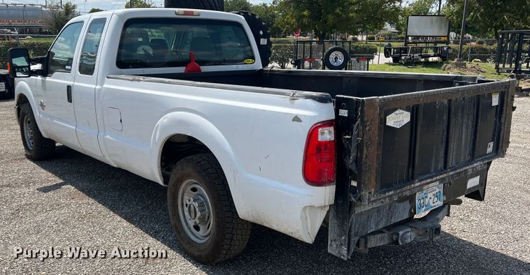 image for item MQ9818 2011 Ford F250 Super Duty  Ext. Cab pickup truck