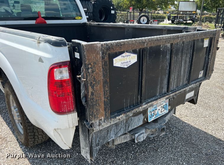 image for item MQ9818 2011 Ford F250 Super Duty  Ext. Cab pickup truck