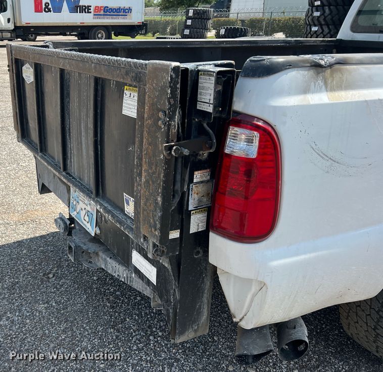 image for item MQ9818 2011 Ford F250 Super Duty  Ext. Cab pickup truck