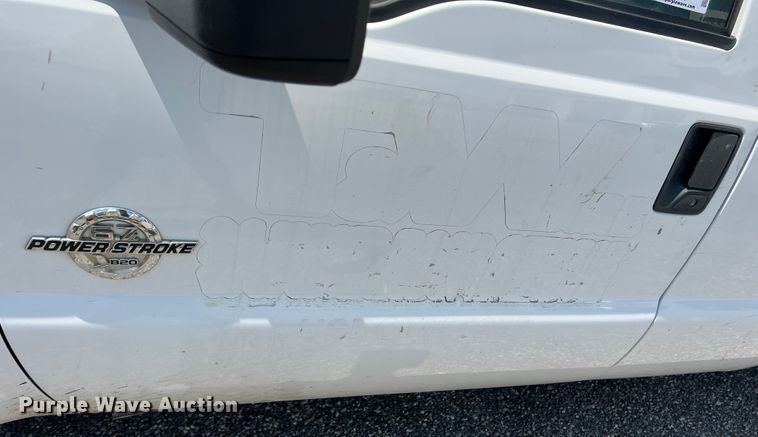 image for item MQ9818 2011 Ford F250 Super Duty  Ext. Cab pickup truck