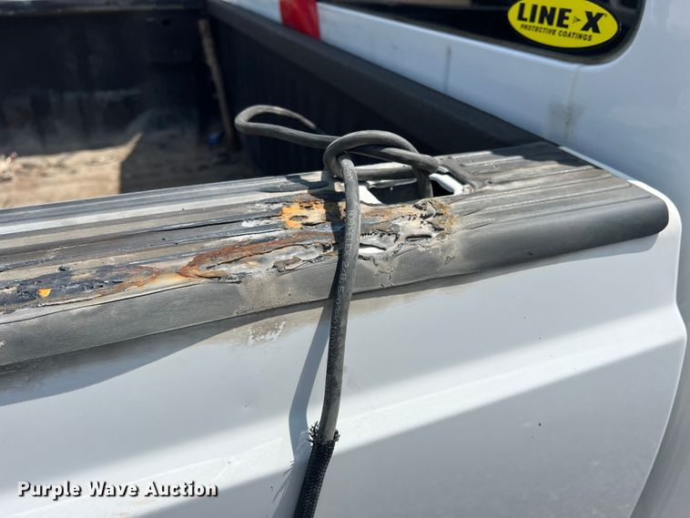 image for item MQ9818 2011 Ford F250 Super Duty  Ext. Cab pickup truck