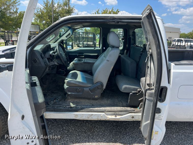 image for item MQ9818 2011 Ford F250 Super Duty  Ext. Cab pickup truck