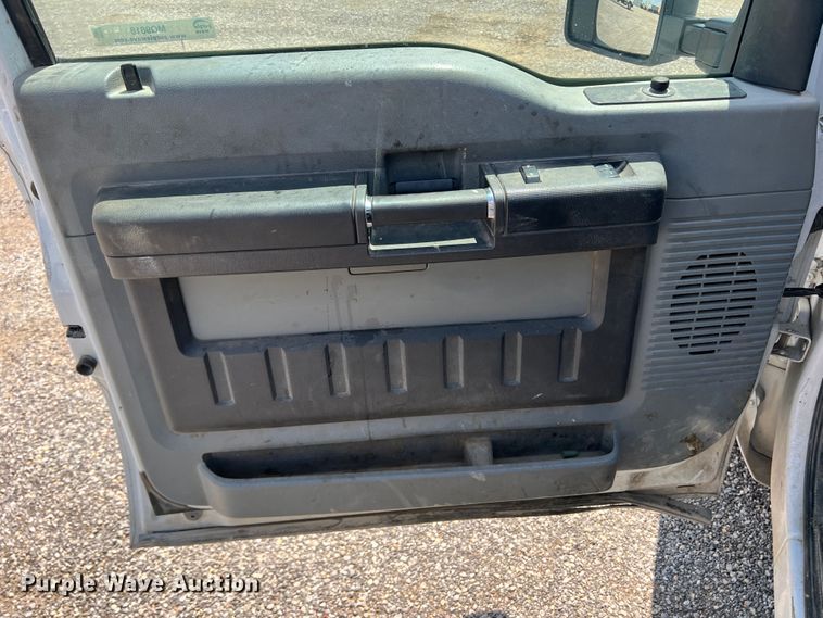 image for item MQ9818 2011 Ford F250 Super Duty  Ext. Cab pickup truck