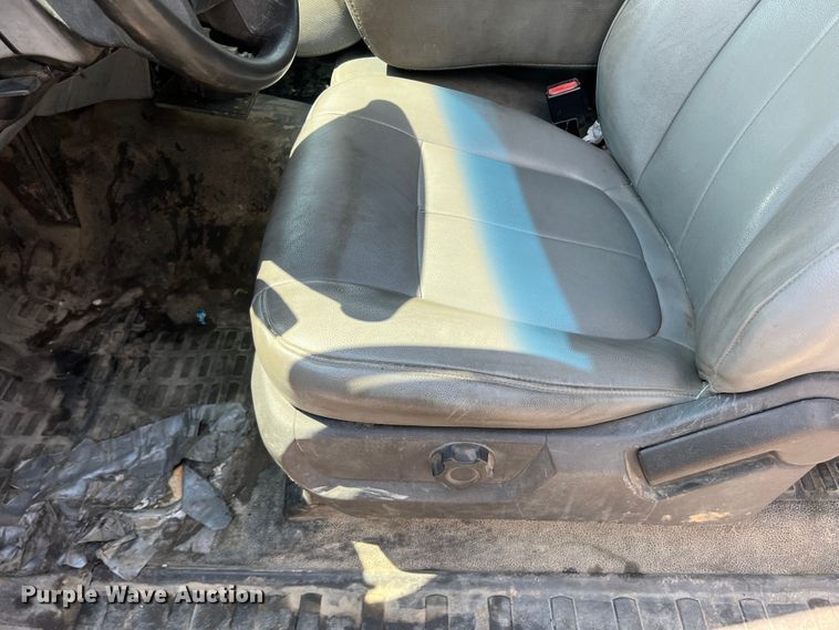 image for item MQ9818 2011 Ford F250 Super Duty  Ext. Cab pickup truck