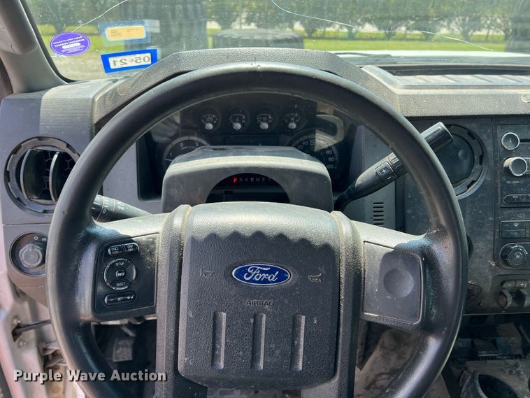 image for item MQ9818 2011 Ford F250 Super Duty  Ext. Cab pickup truck