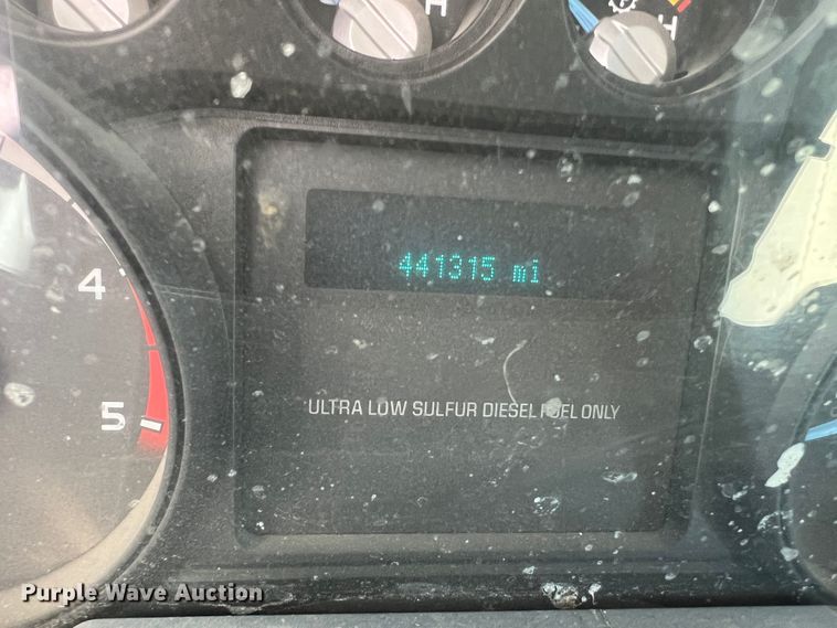 image for item MQ9818 2011 Ford F250 Super Duty  Ext. Cab pickup truck