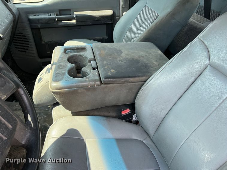 image for item MQ9818 2011 Ford F250 Super Duty  Ext. Cab pickup truck