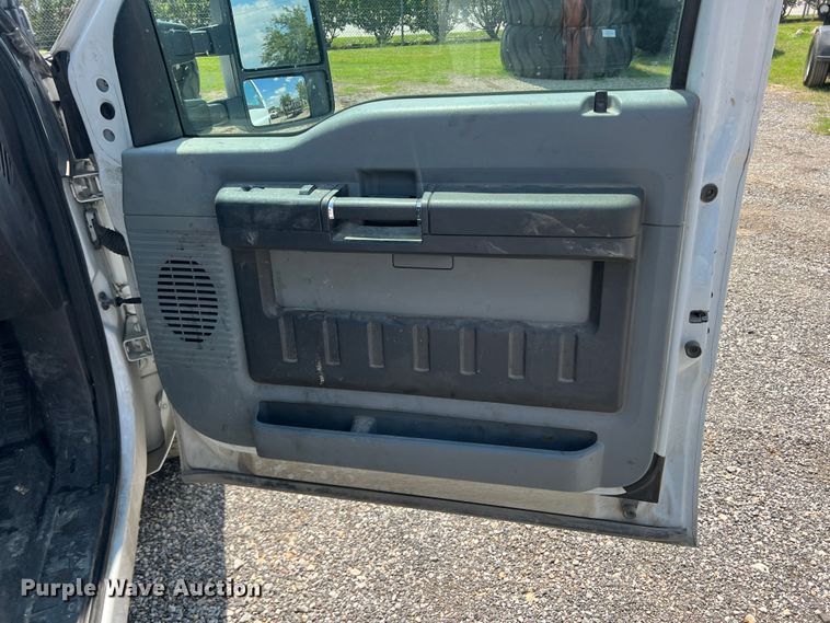 image for item MQ9818 2011 Ford F250 Super Duty  Ext. Cab pickup truck