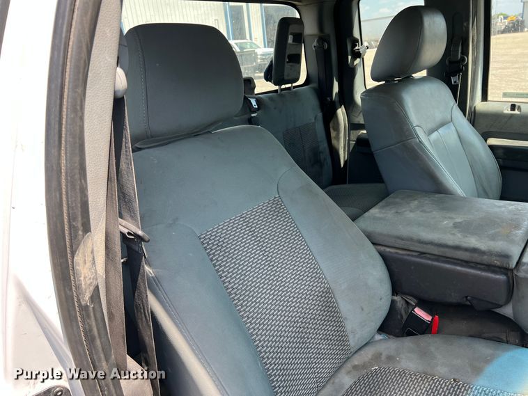 image for item MQ9818 2011 Ford F250 Super Duty  Ext. Cab pickup truck