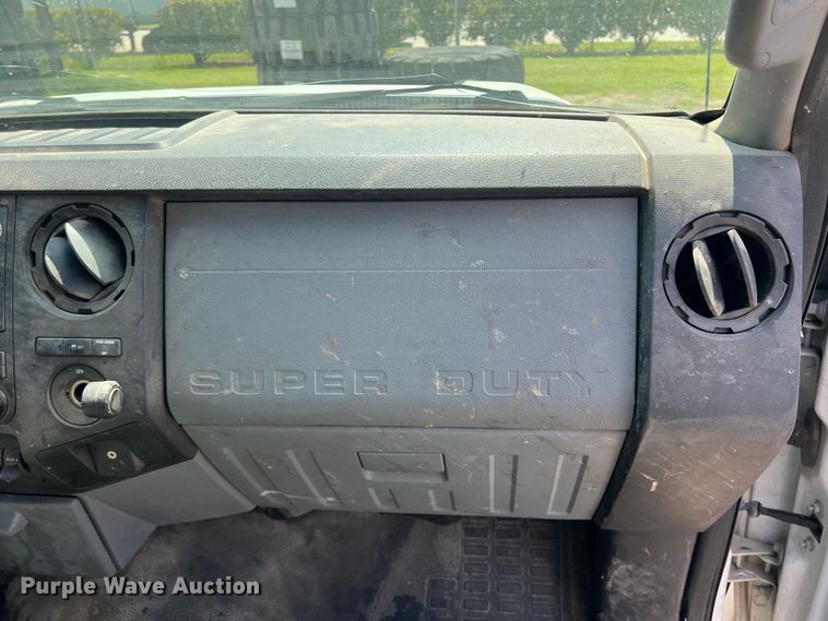 image for item MQ9818 2011 Ford F250 Super Duty  Ext. Cab pickup truck