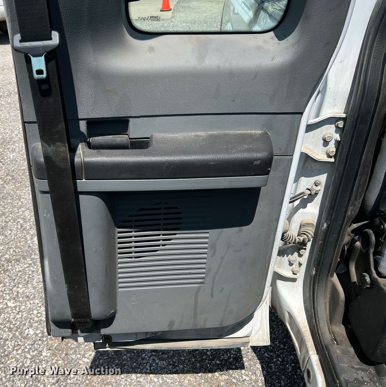 image for item MQ9818 2011 Ford F250 Super Duty  Ext. Cab pickup truck