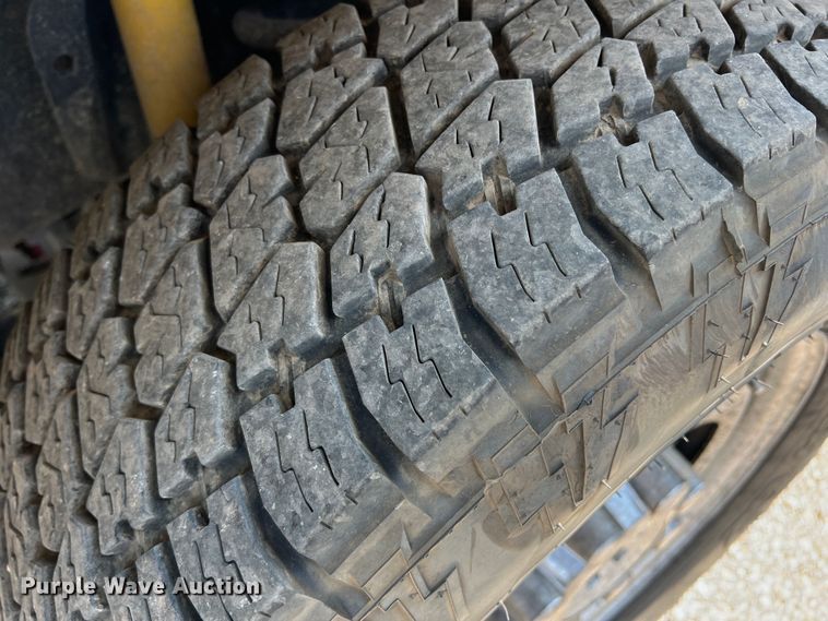 image for item MQ9818 2011 Ford F250 Super Duty  Ext. Cab pickup truck