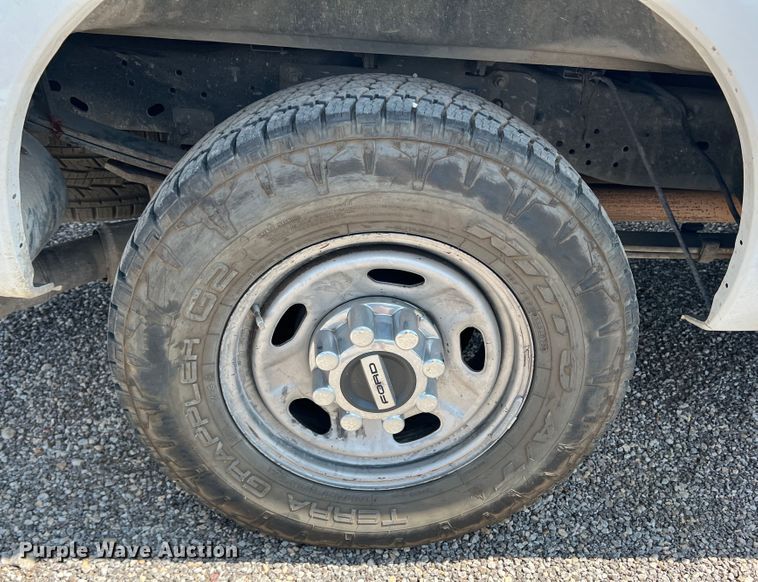 image for item MQ9818 2011 Ford F250 Super Duty  Ext. Cab pickup truck