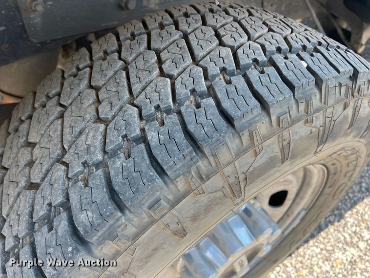 image for item MQ9818 2011 Ford F250 Super Duty  Ext. Cab pickup truck