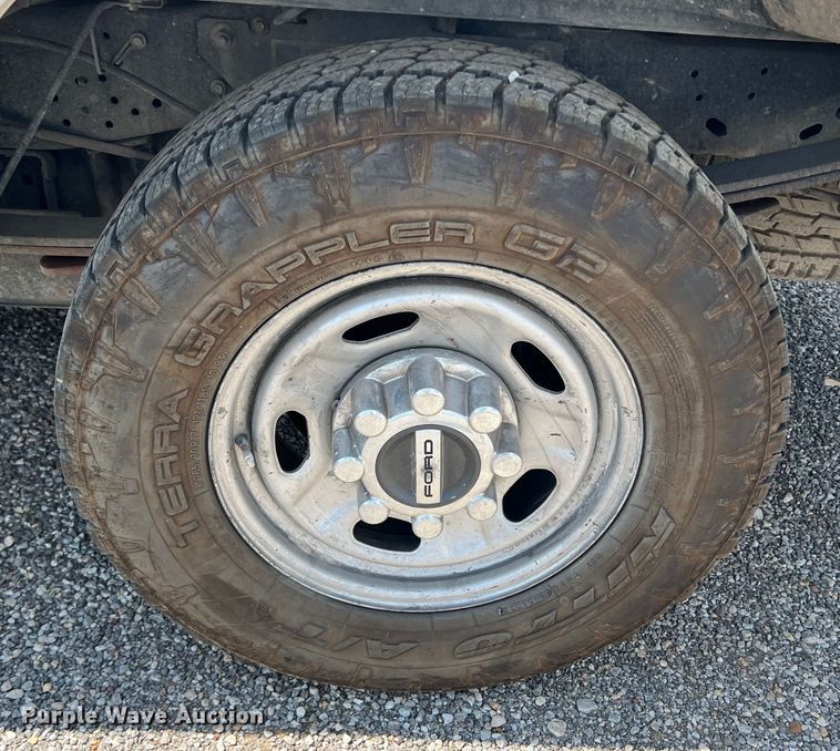 image for item MQ9818 2011 Ford F250 Super Duty  Ext. Cab pickup truck