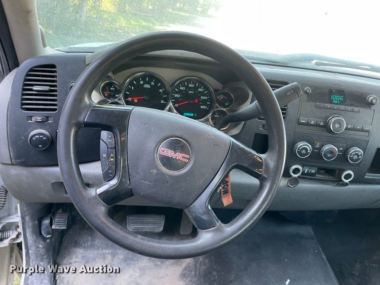 image for item MR9339 2013 GMC Sierra 2500HD  pickup truck