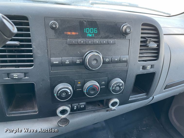 image for item MR9339 2013 GMC Sierra 2500HD  pickup truck