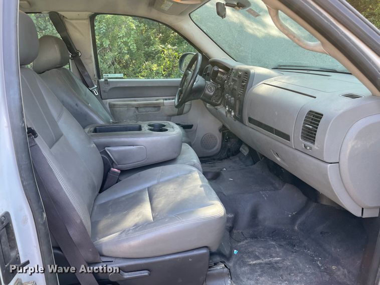 image for item MR9339 2013 GMC Sierra 2500HD  pickup truck