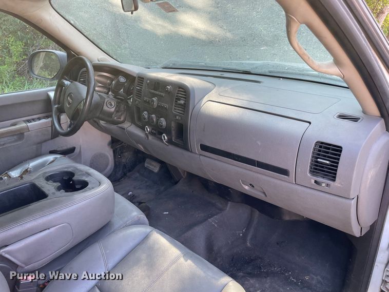 image for item MR9339 2013 GMC Sierra 2500HD  pickup truck