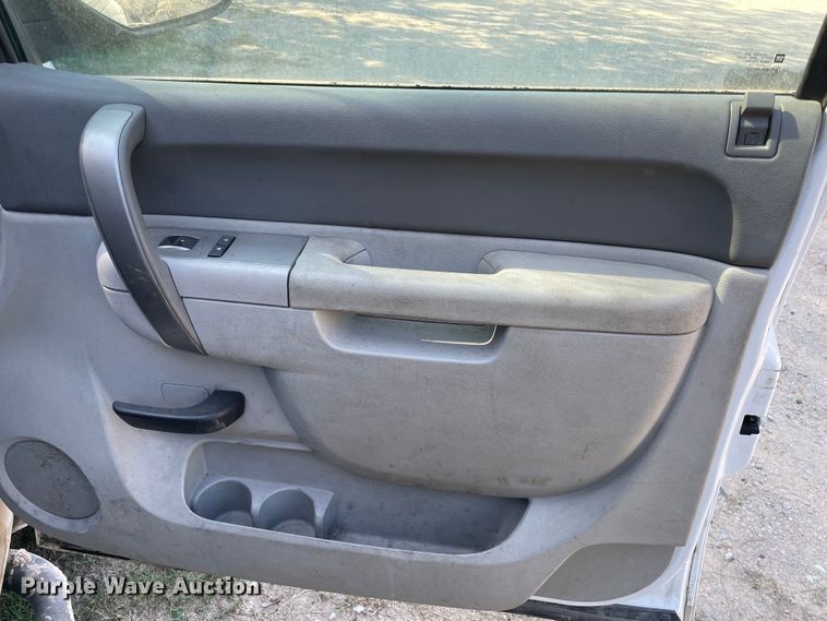 image for item MR9339 2013 GMC Sierra 2500HD  pickup truck