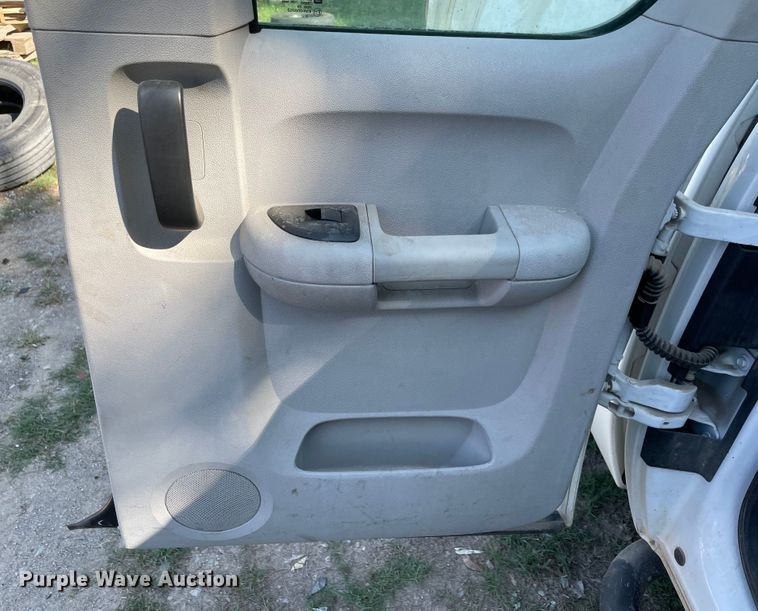 image for item MR9339 2013 GMC Sierra 2500HD  pickup truck